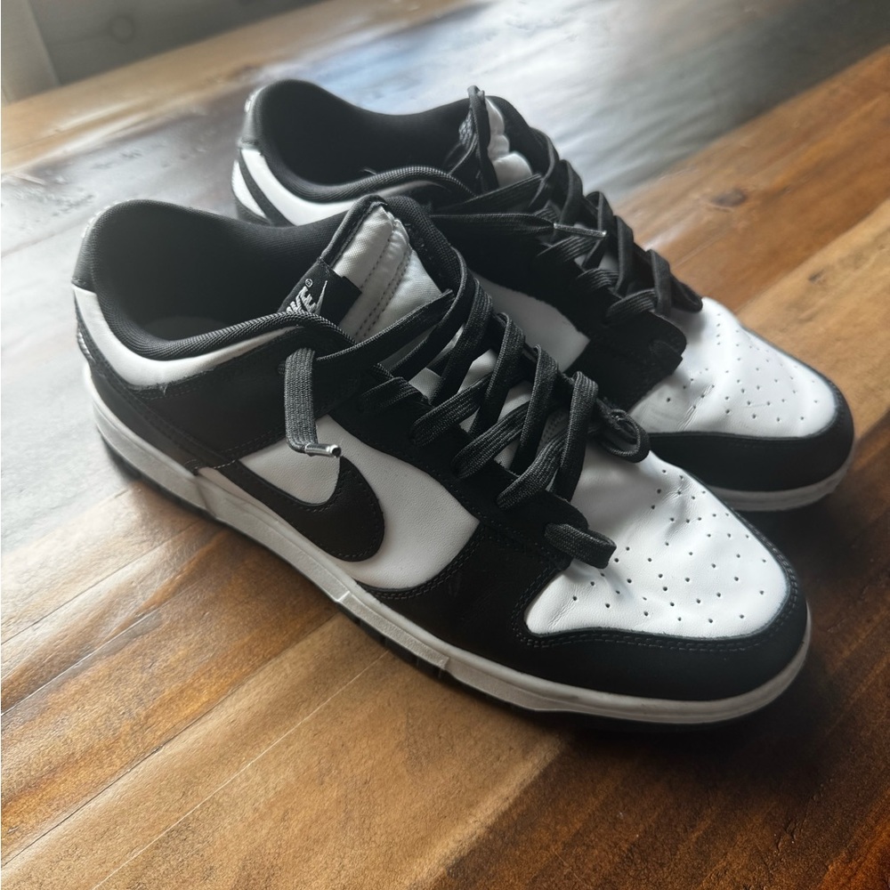 Nike Men's Black and White Sneakers